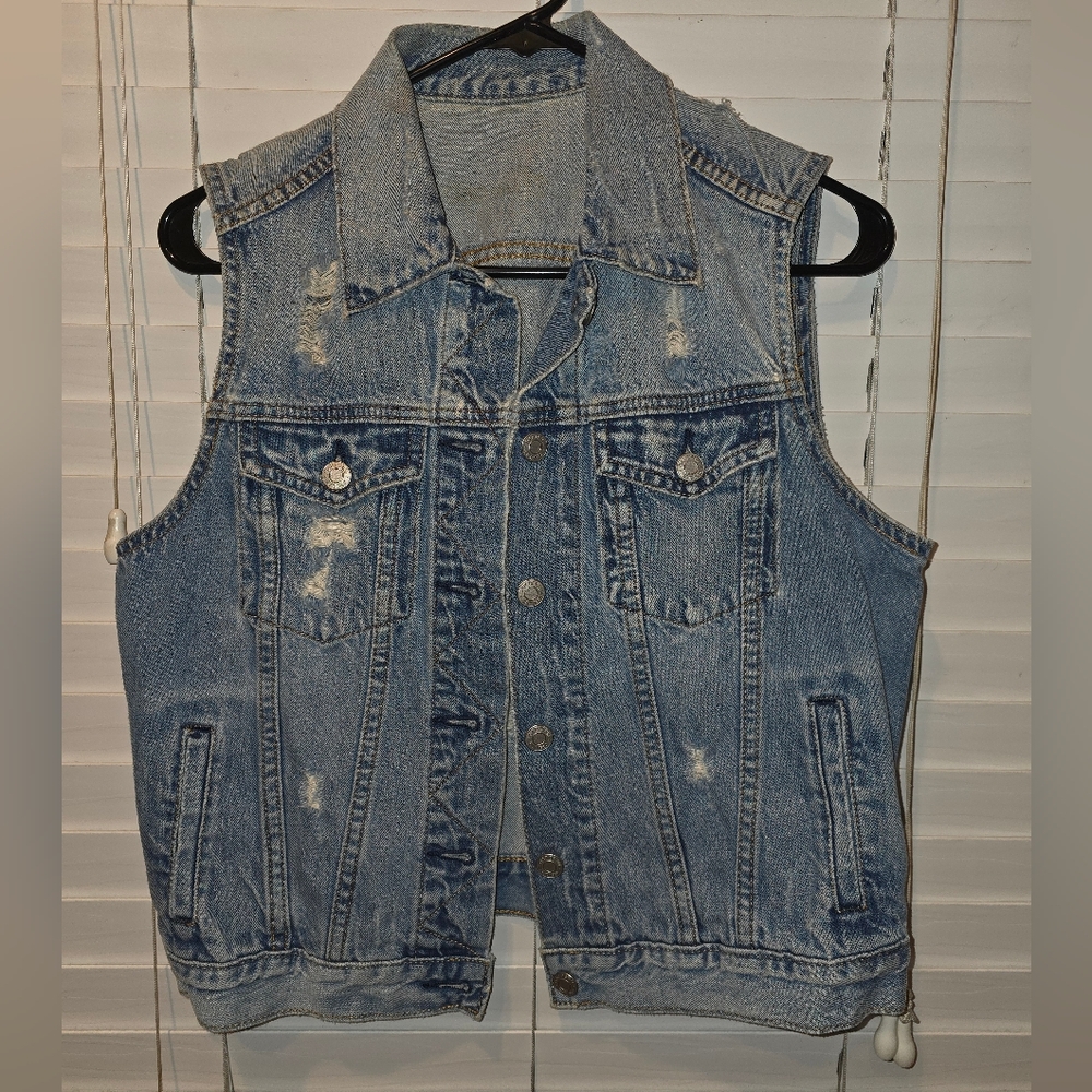 GAP - Women Denim Vest Destressed –‎ Medium Wash